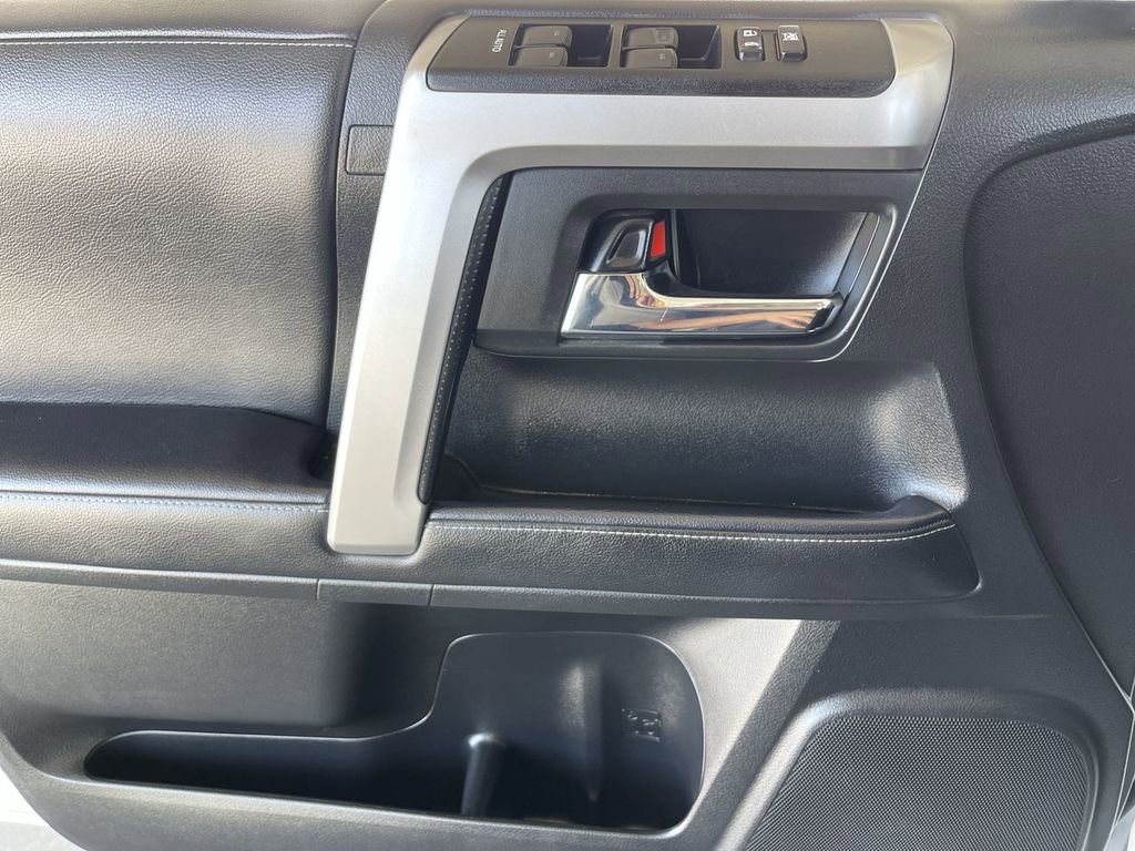 Used 2022 Toyota 4Runner SR5 Premium w/ Moonroof Package AWD/4WD image 23