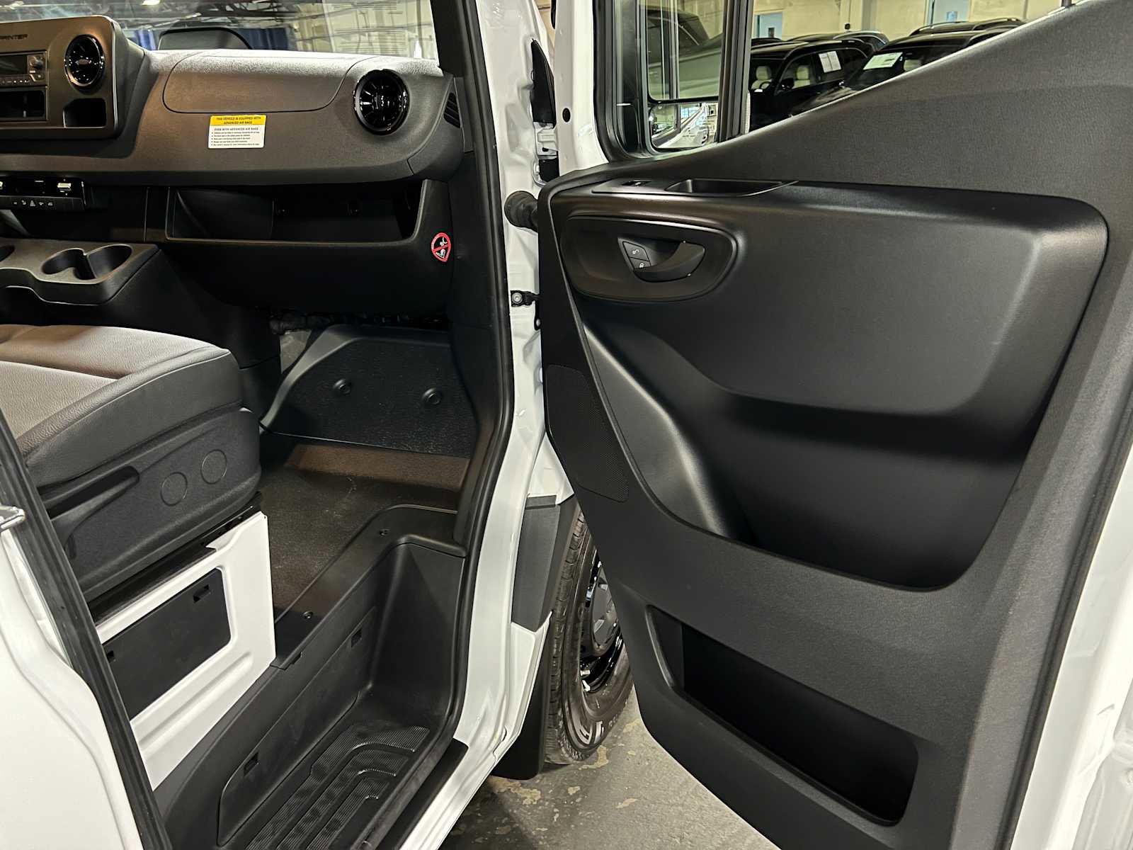 Used 2025 Mercedes-Benz Sprinter 2500 image 10