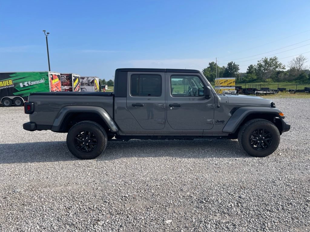 Used 2021 Jeep Gladiator Sport AWD/4WD image 2