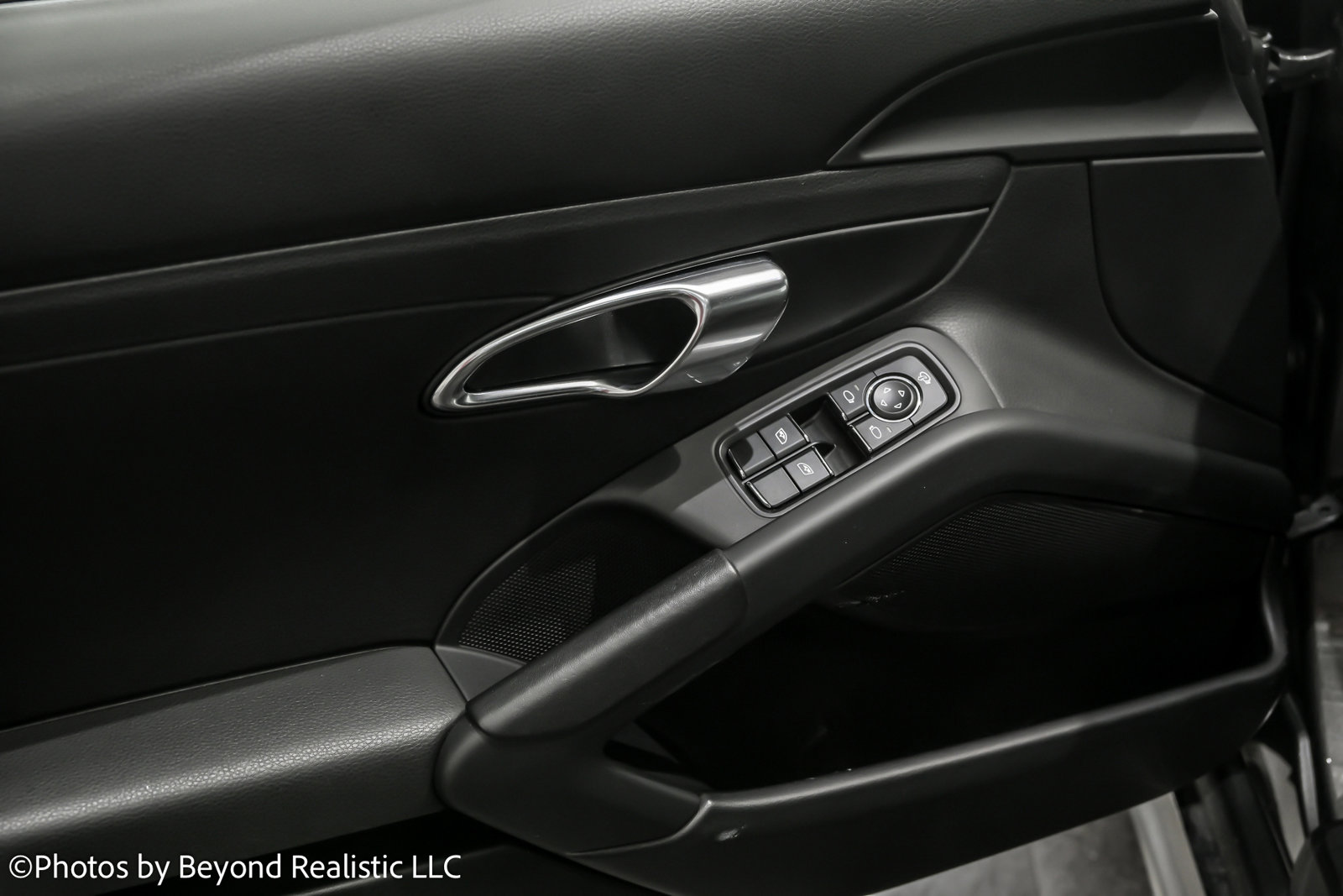 Used 2023 Porsche 718 Cayman T w/ Sport Chrono Package image 15