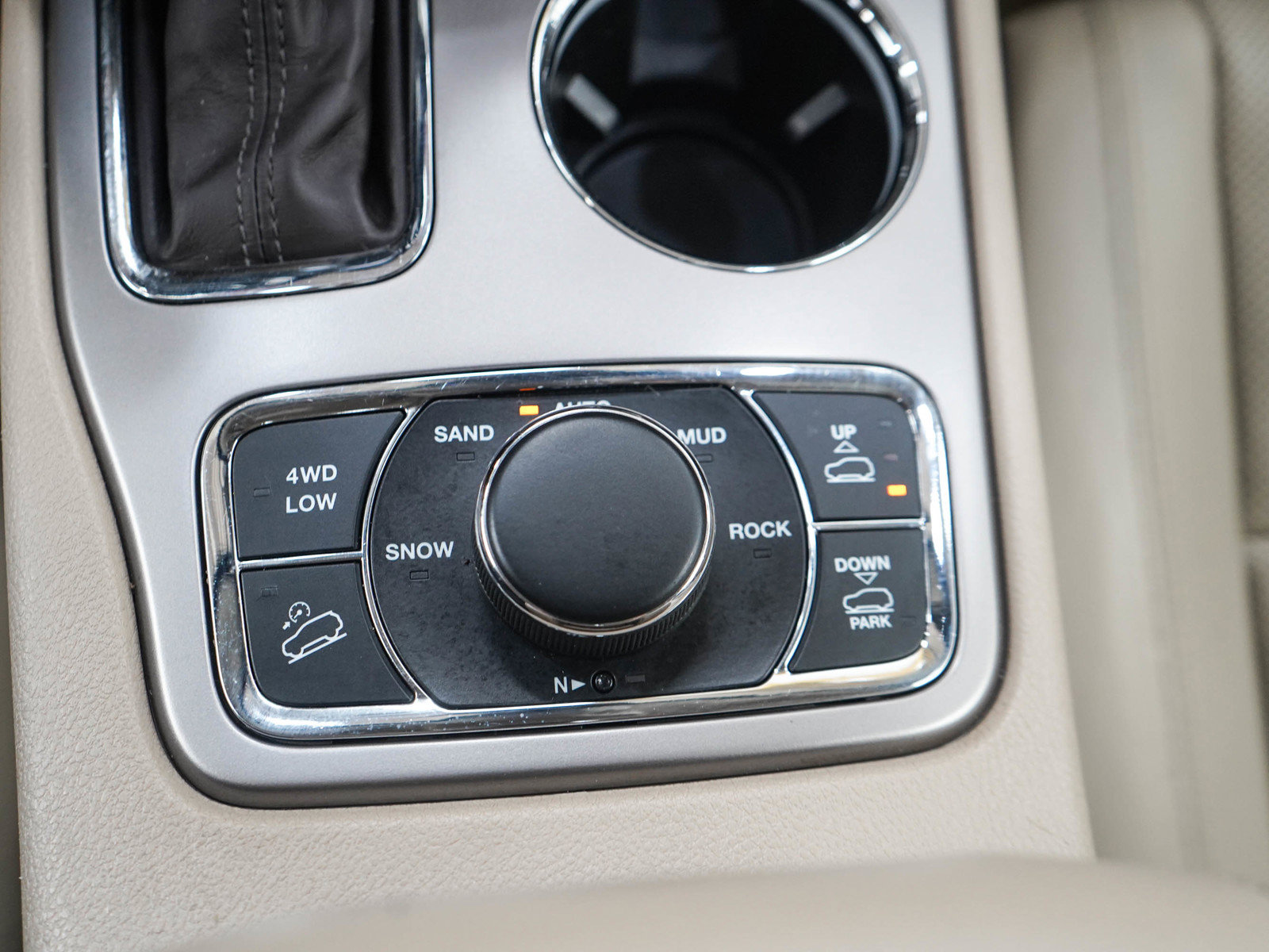 Used 2021 Jeep Grand Cherokee Overland AWD/4WD image 24