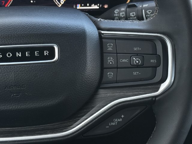 Used 2024 Jeep Wagoneer L Series II AWD/4WD image 15