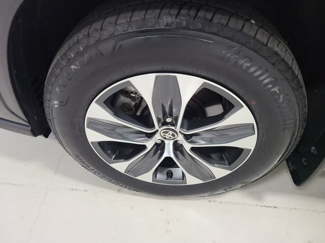 Certified 2026 Toyota Highlander XLE AWD/4WD image 12