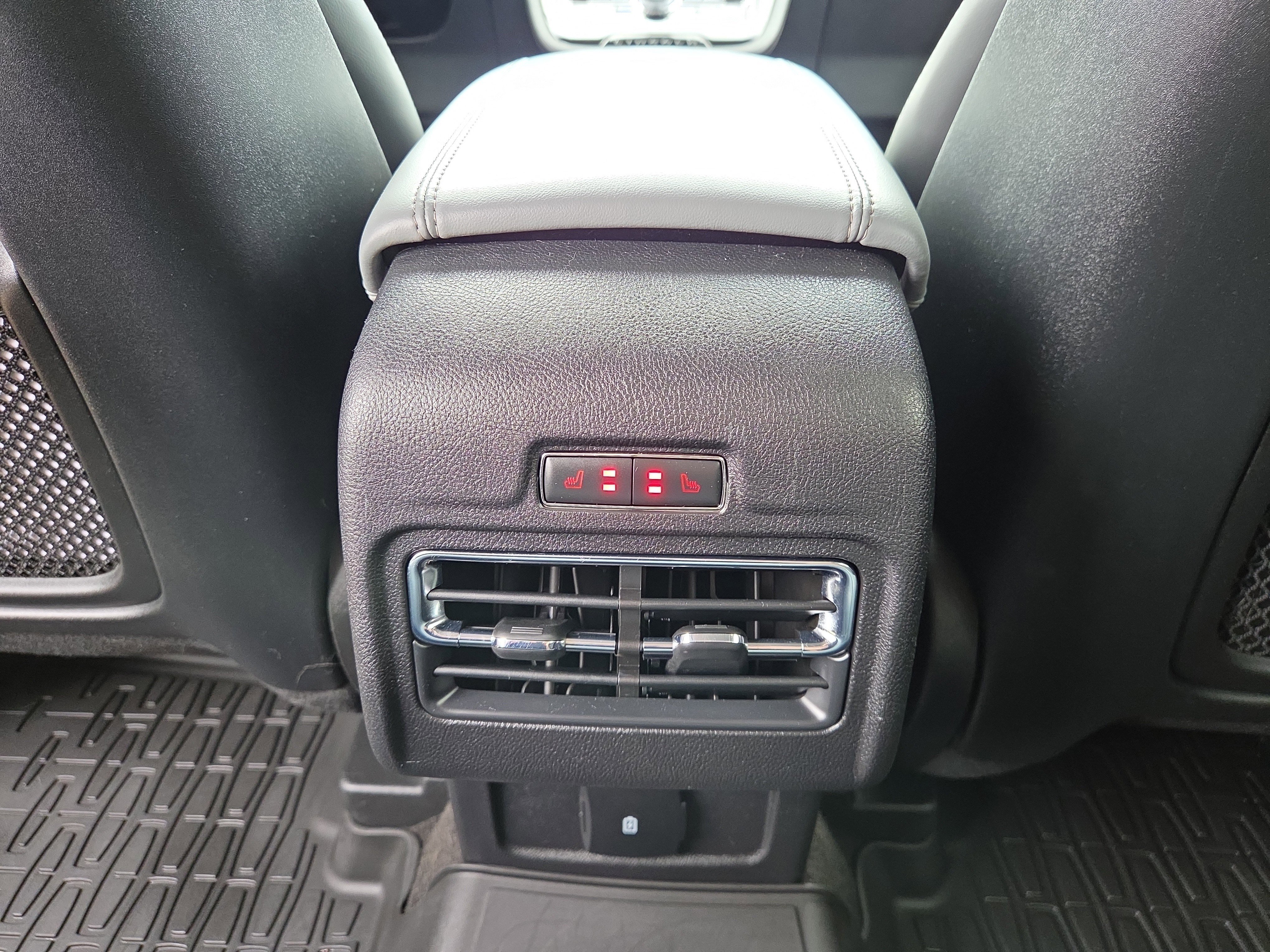 Used 2022 Lincoln Corsair AWD w/ Premium Package image 12