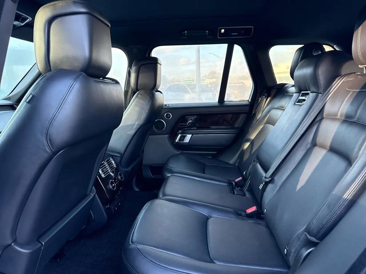 Used 2020 Land Rover Range Rover HSE image 28