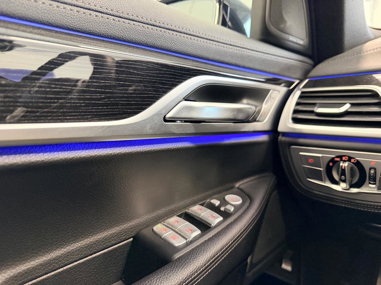Used 2019 BMW 740i w/ M Sport Package RWD image 54