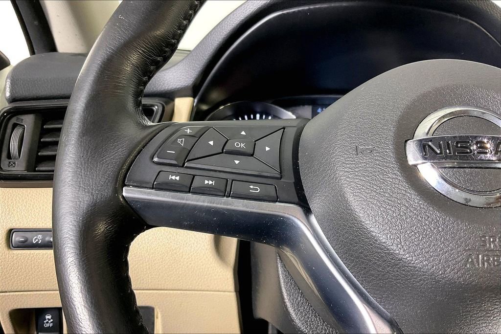 Used 2017 Nissan Rogue SV AWD/4WD image 27