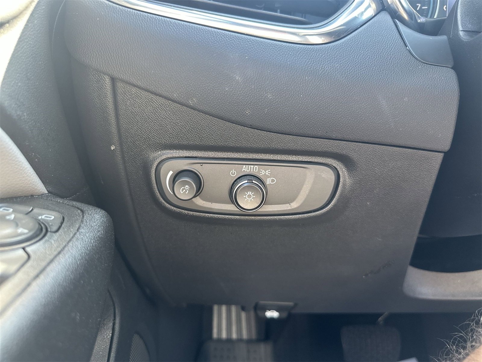 Used 2023 Chevrolet Equinox LS w/ LS Convenience Package image 17