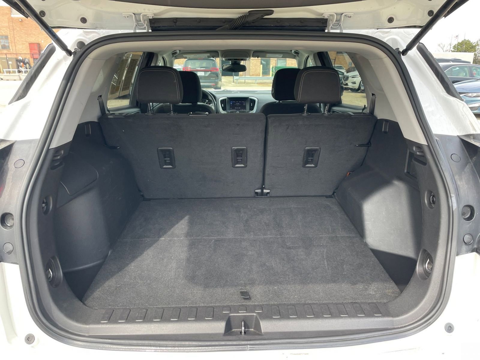 Used 2024 GMC Terrain SLE image 29