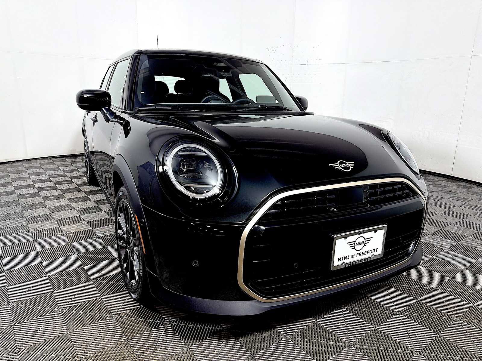 Used 2026 MINI Cooper 4-Door Hardtop FWD image 2