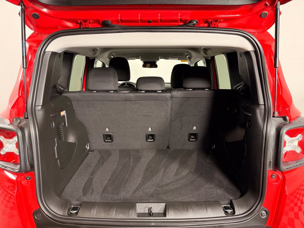 Used 2023 Jeep Renegade Latitude AWD/4WD image 13