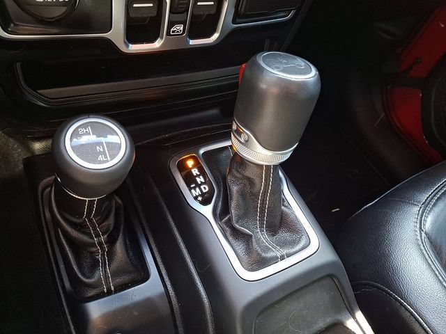 Used 2019 Jeep Wrangler Unlimited Sahara w/ Uconnect 4C Nav & Sound Group AWD/4WD image 14