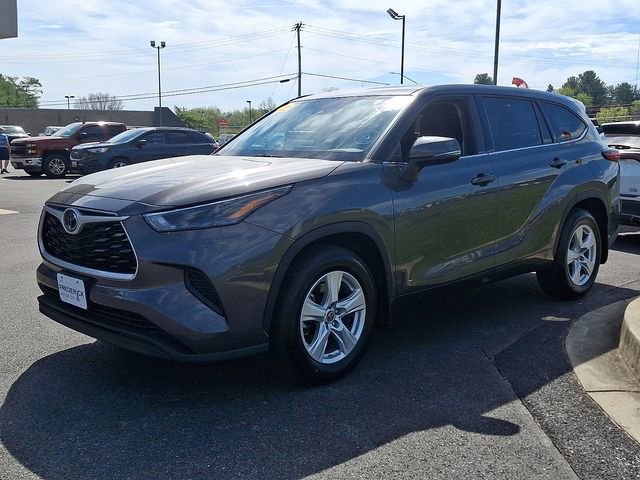 Used 2022 Toyota Highlander L AWD/4WD image 3