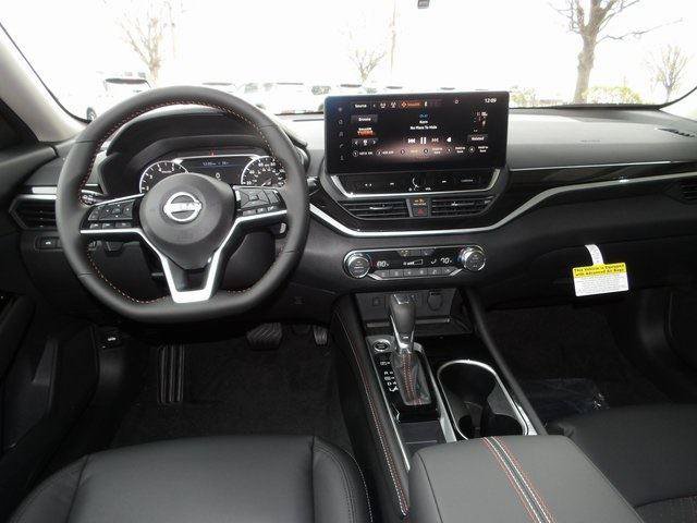 Used 2025 Nissan Altima 2.5 SR w/ SR Premium Package FWD image 14