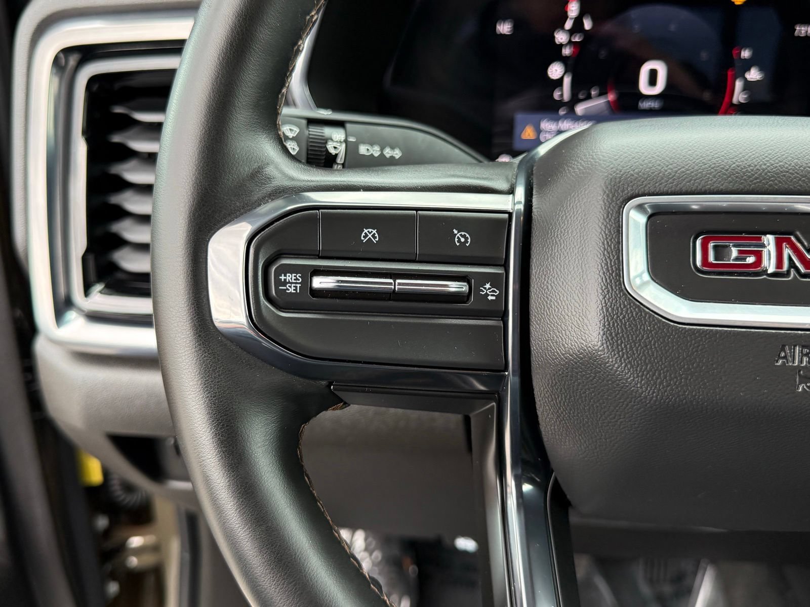 Used 2023 GMC Canyon AT4 w/ AT4 Premium Package AWD/4WD image 25