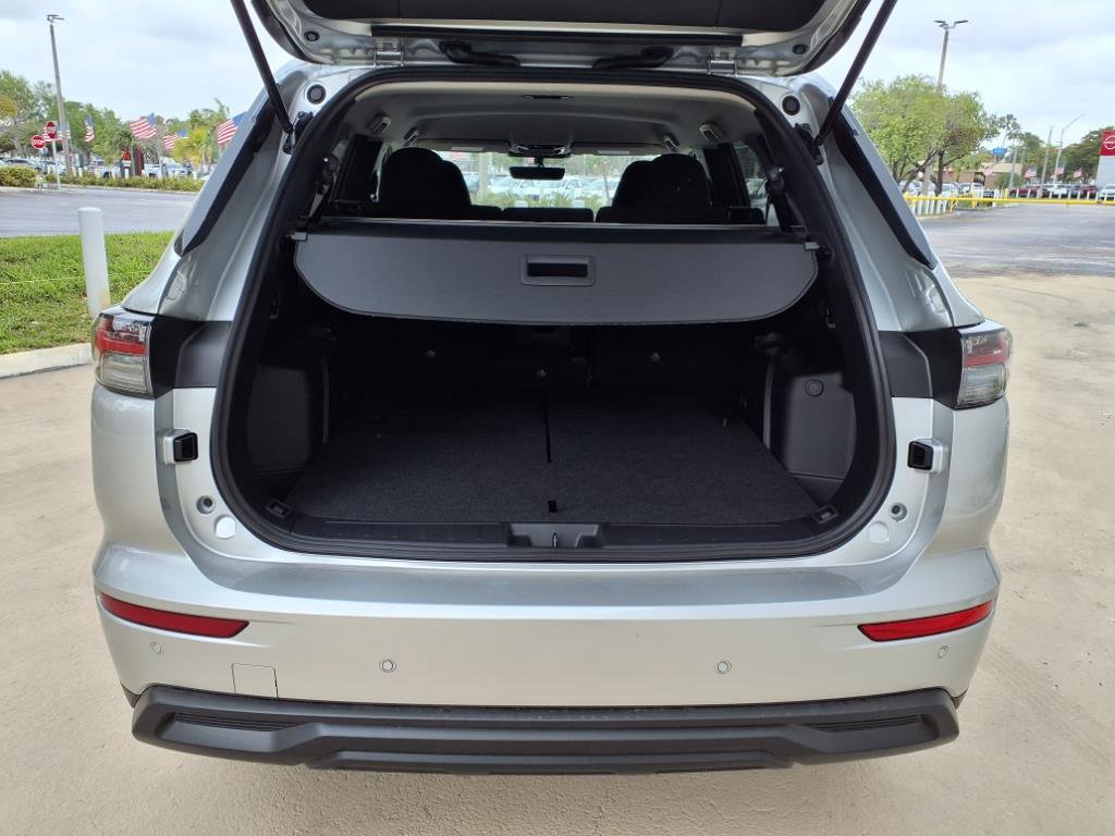 New 2025 Mitsubishi Outlander ES image 25