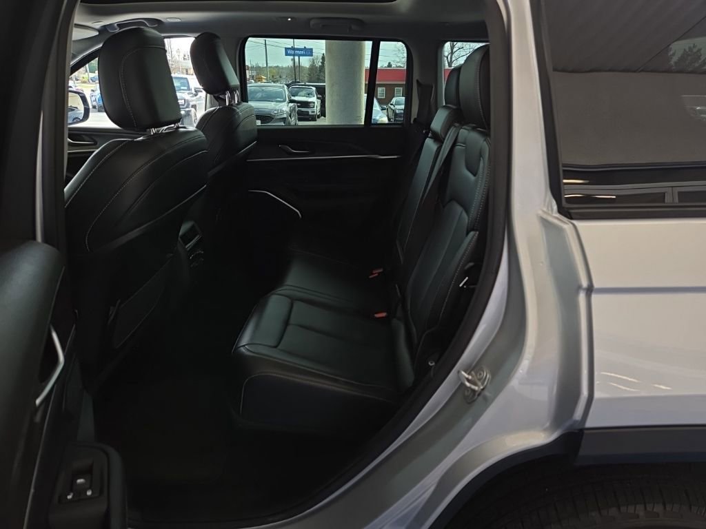 Used 2022 Jeep Grand Cherokee Limited 4xe image 31
