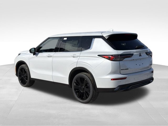 New 2026 Mitsubishi Outlander LE FWD image 3