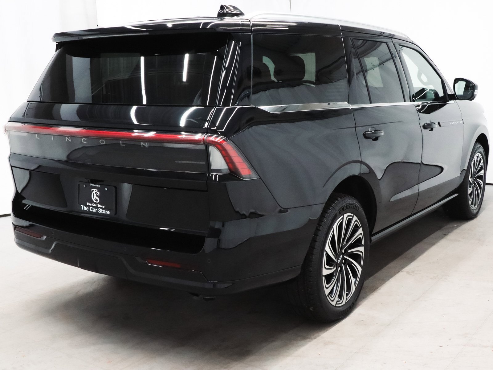 Used 2025 Lincoln Navigator Black Label image 6