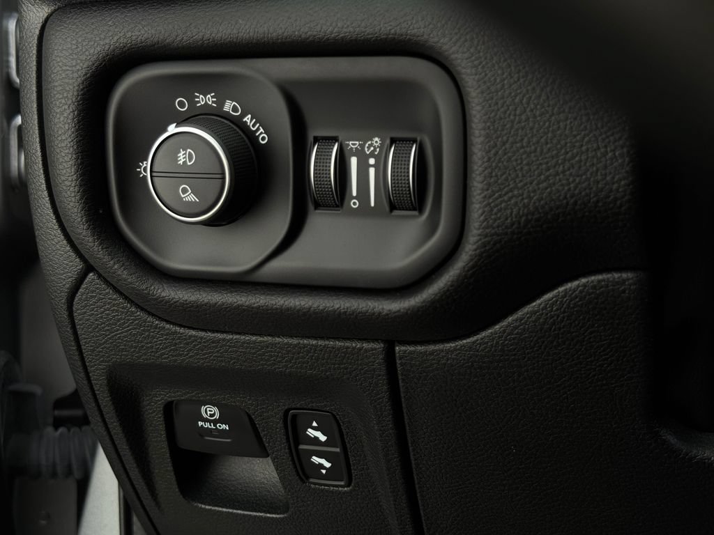 Used 2023 RAM 1500 Laramie AWD/4WD image 35