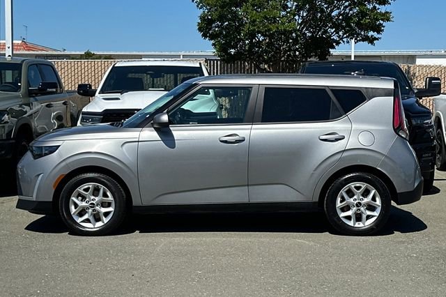 Used 2023 Kia Soul LX w/ LX Technology Package image 7