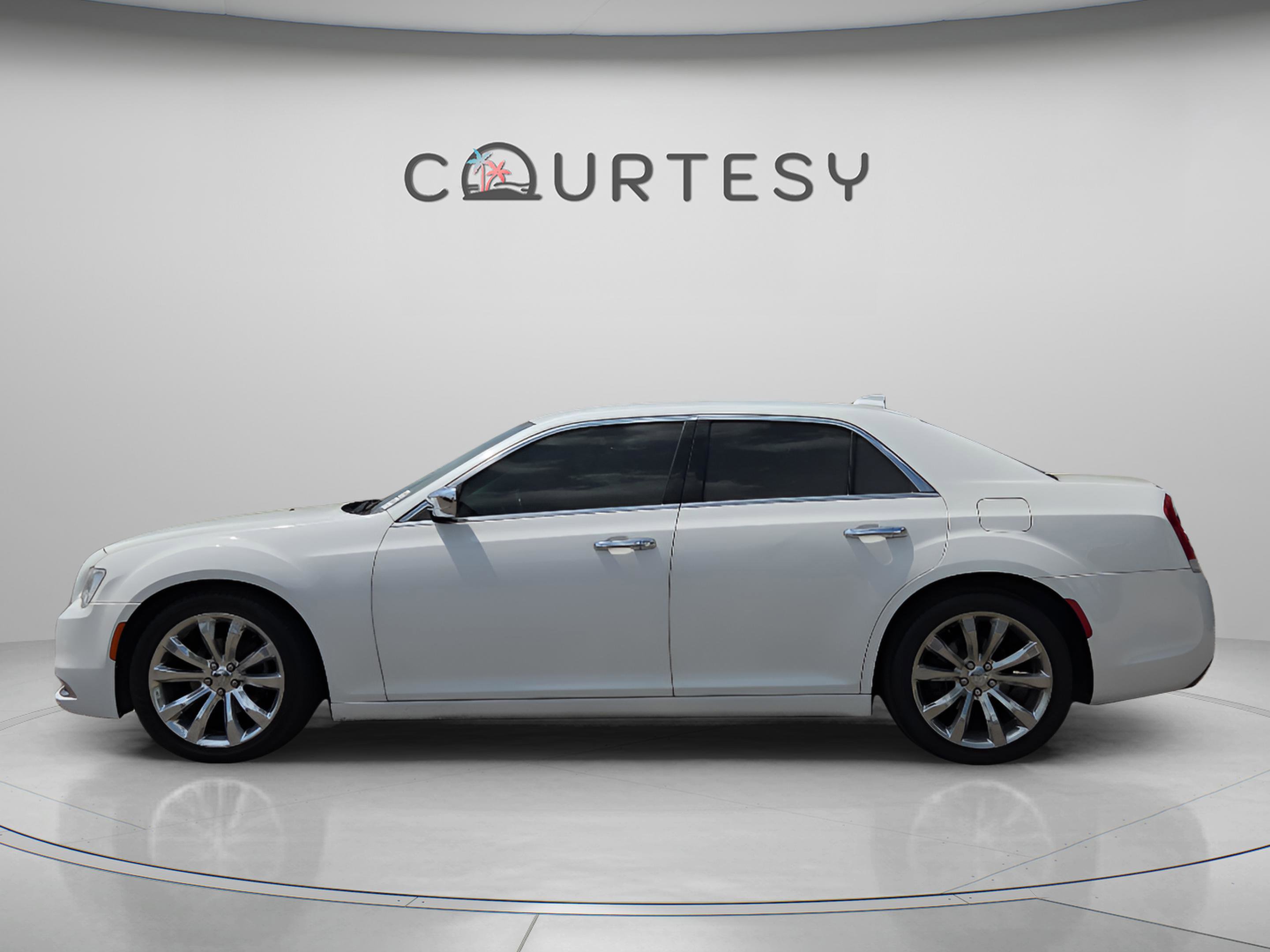 Used 2018 Chrysler 300 Limited image 2