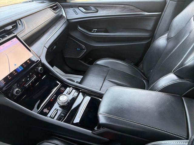 Used 2022 Jeep Grand Cherokee Overland w/ Luxury Tech Group IV image 22