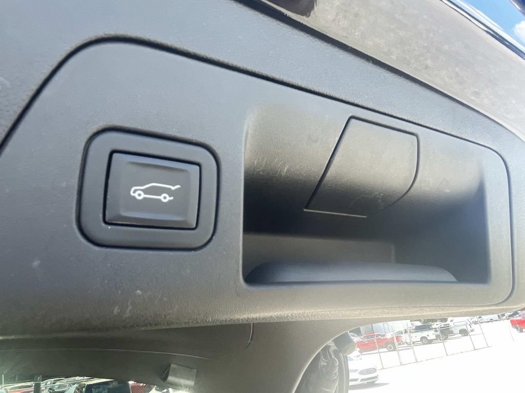 Used 2024 Buick Envision Preferred AWD/4WD image 12