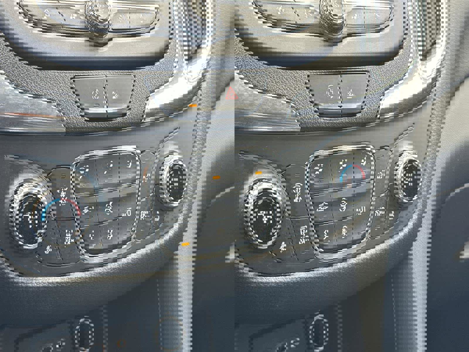 Used 2023 Chevrolet Equinox LT image 20