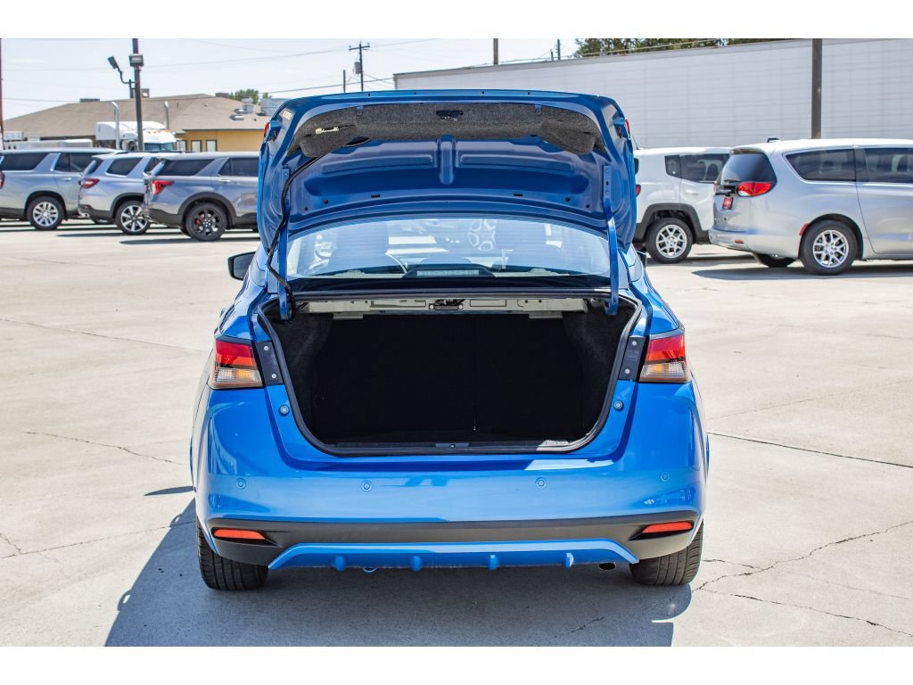Used 2023 Nissan Versa SV FWD image 11