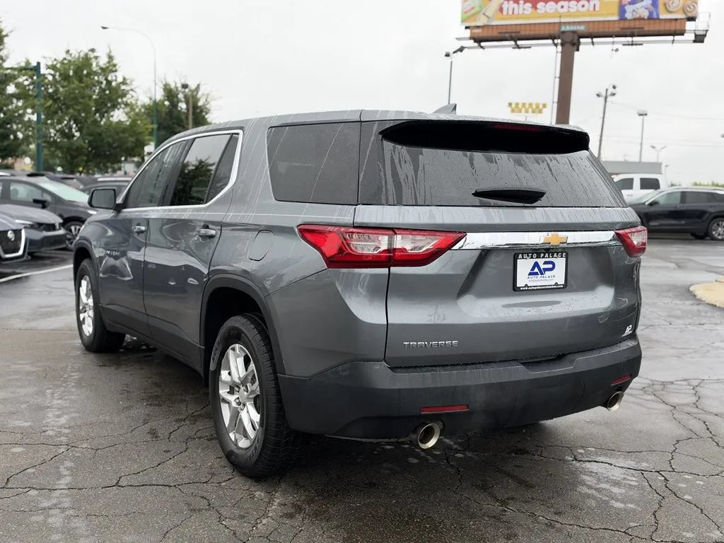Used 2021 Chevrolet Traverse LS FWD image 4