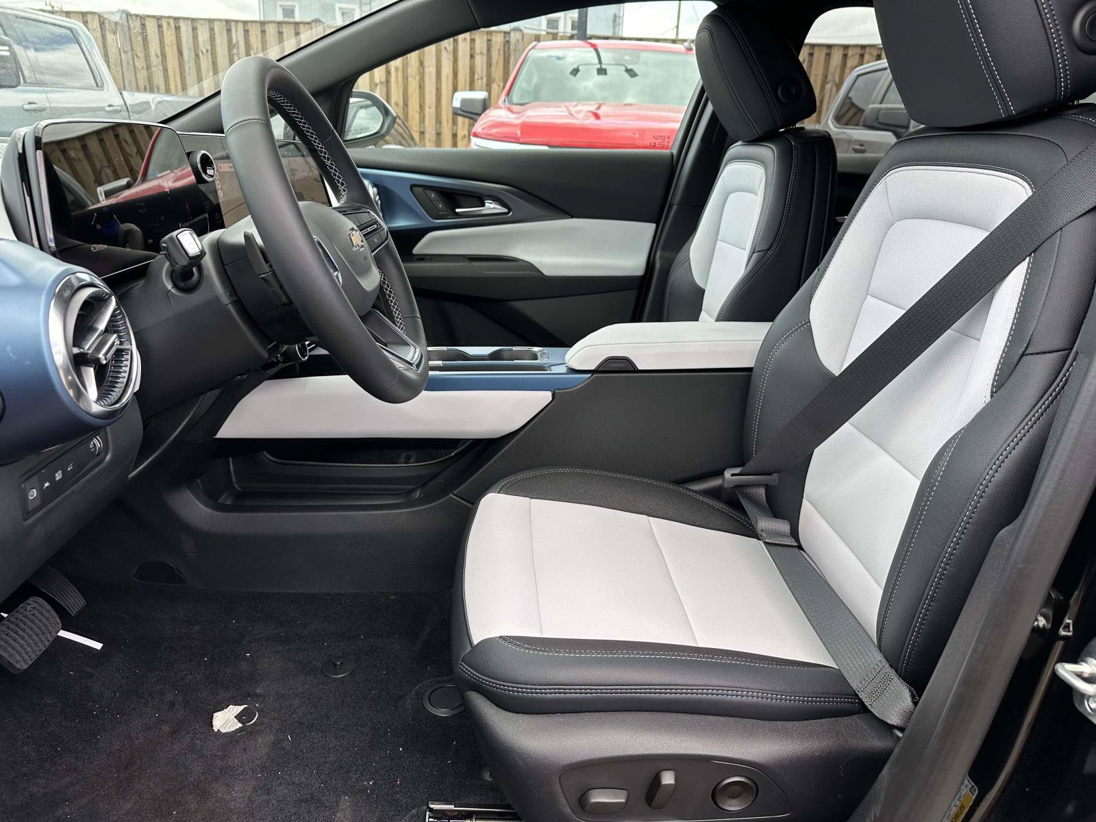 New 2026 Chevrolet Equinox EV LT w/ LPO, Blackout Package FWD image 21