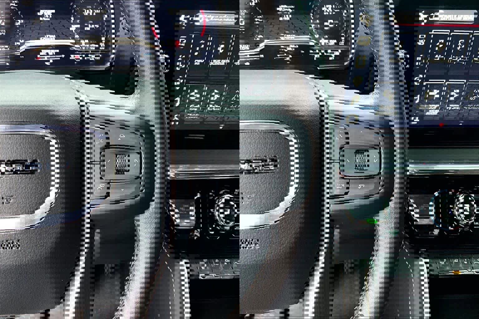 Used 2024 GMC Sierra 2500 Denali Ultimate w/ Max Trailering Package image 25