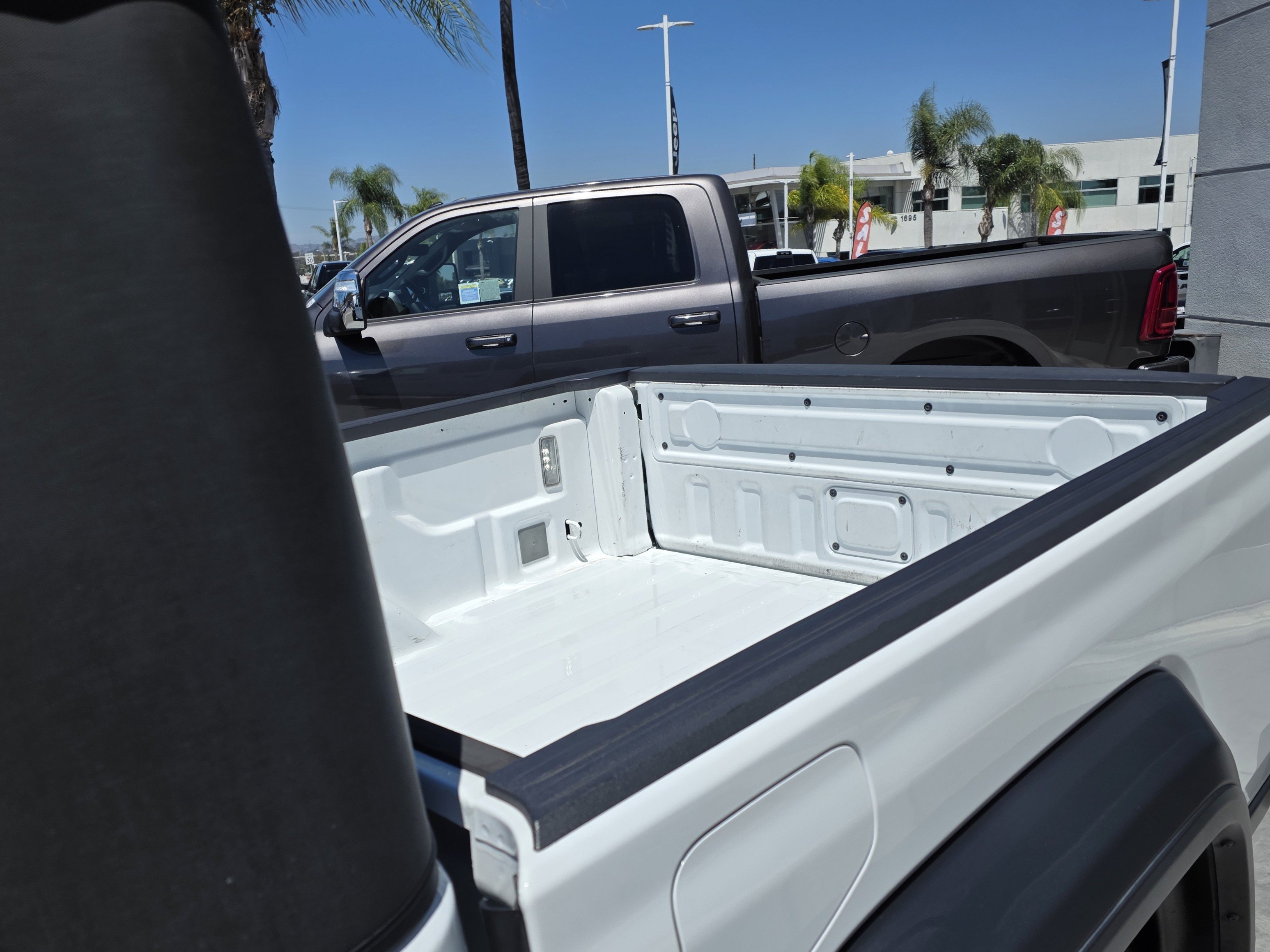 Certified 2022 Jeep Gladiator Sport AWD/4WD image 16