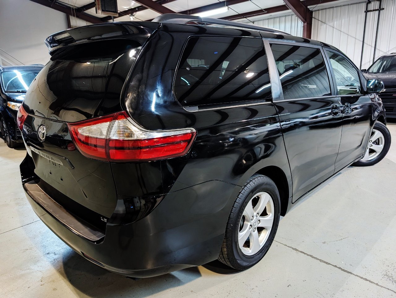 Used 2015 Toyota Sienna LE FWD image 8