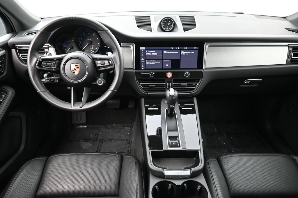Certified 2026 Porsche Macan AWD/4WD image 6