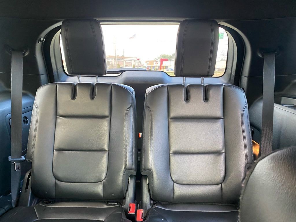 Used 2018 Ford Explorer XLT w/ Equipment Group 202A image 32