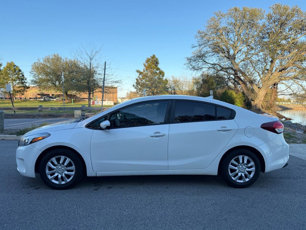 Used 2017 Kia Forte LX w/ LX Popular Package image 11