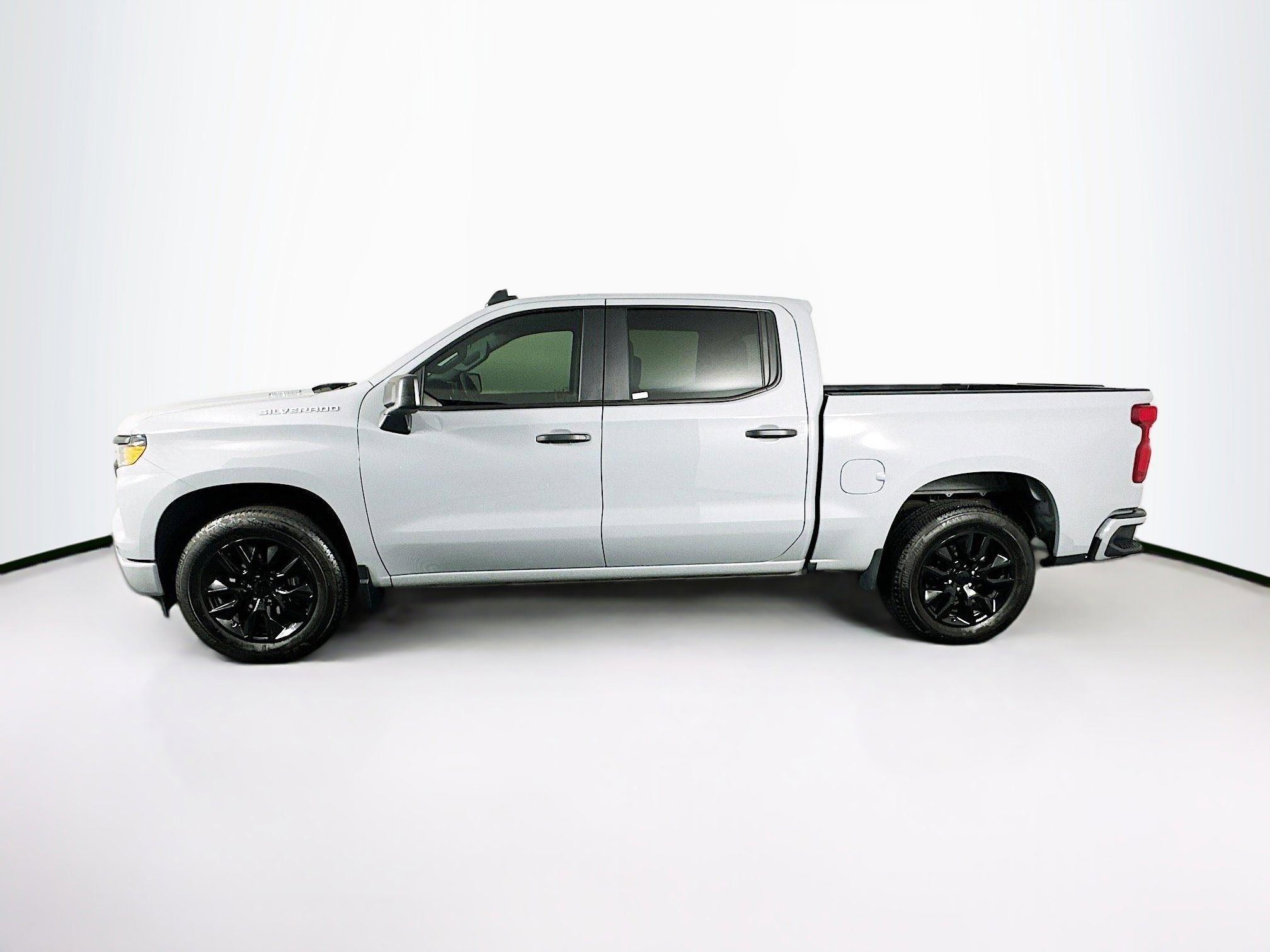 Used 2025 Chevrolet Silverado 1500 Custom image 4
