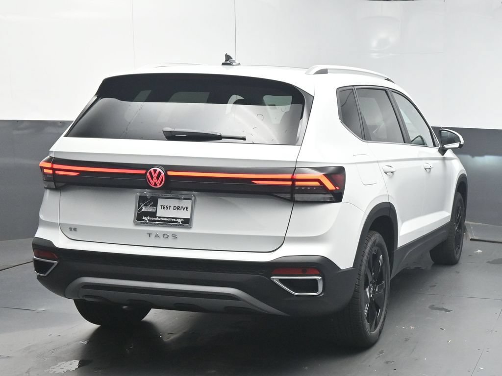 New 2026 Volkswagen Taos SE FWD image 7