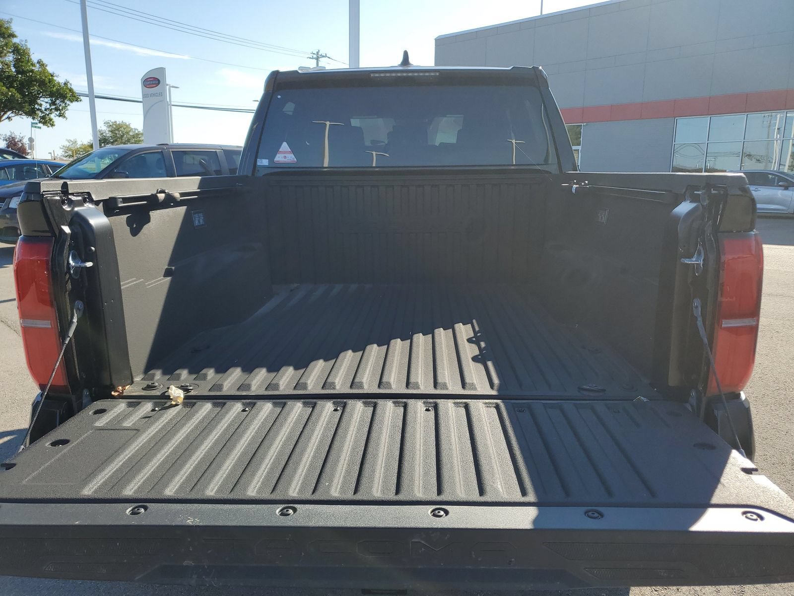 Certified 2025 Toyota Tacoma SR5 AWD/4WD image 8