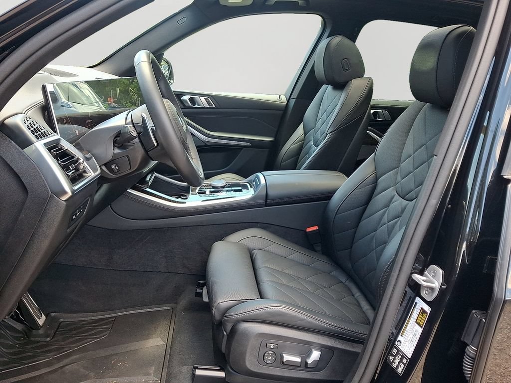 Certified 2025 BMW X5 xDrive40i w/ M Sport Package AWD/4WD image 14