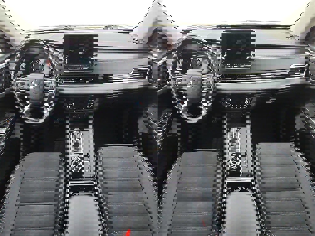 Used 2024 Mitsubishi Outlander SE image 9