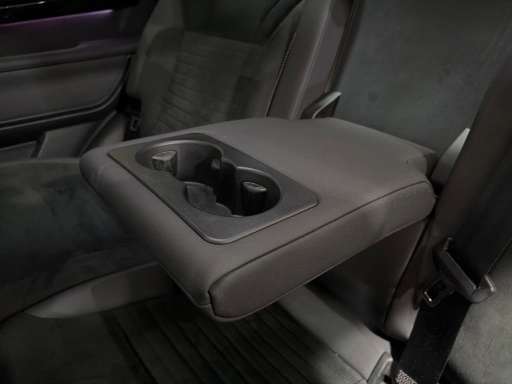 Used 2021 Land Rover Discovery S image 34