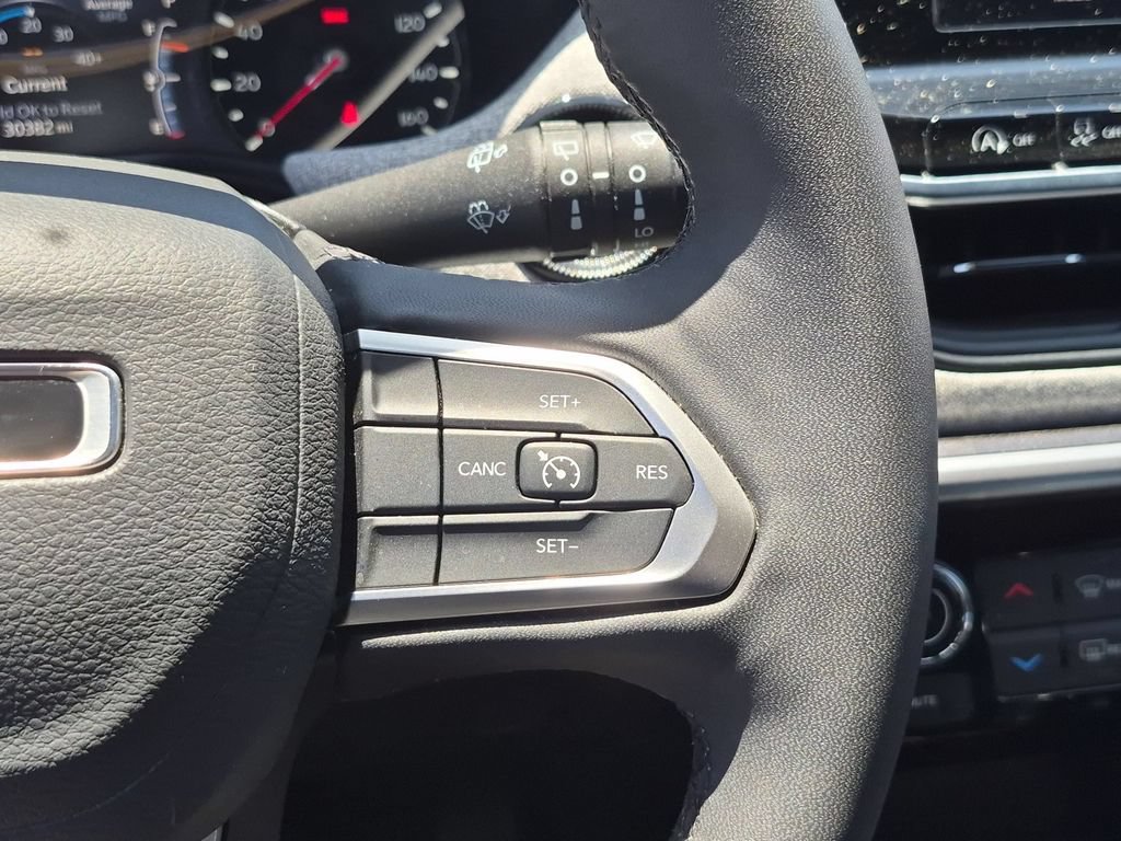 Used 2025 Jeep Compass Latitude w/ Sun & Sound Group AWD/4WD image 22