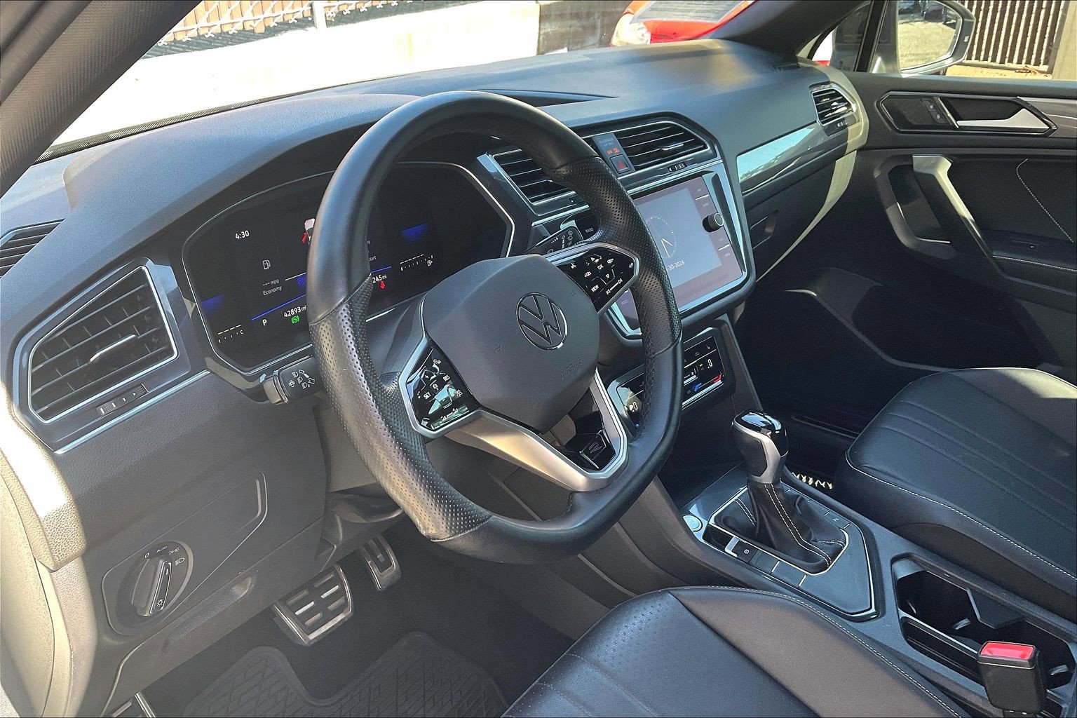 Certified 2022 Volkswagen Tiguan SE R-Line FWD image 14