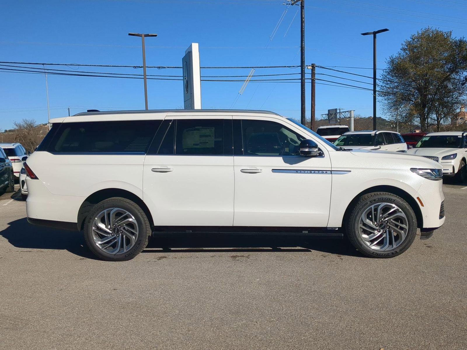New 2025 Lincoln Navigator L Reserve image 2