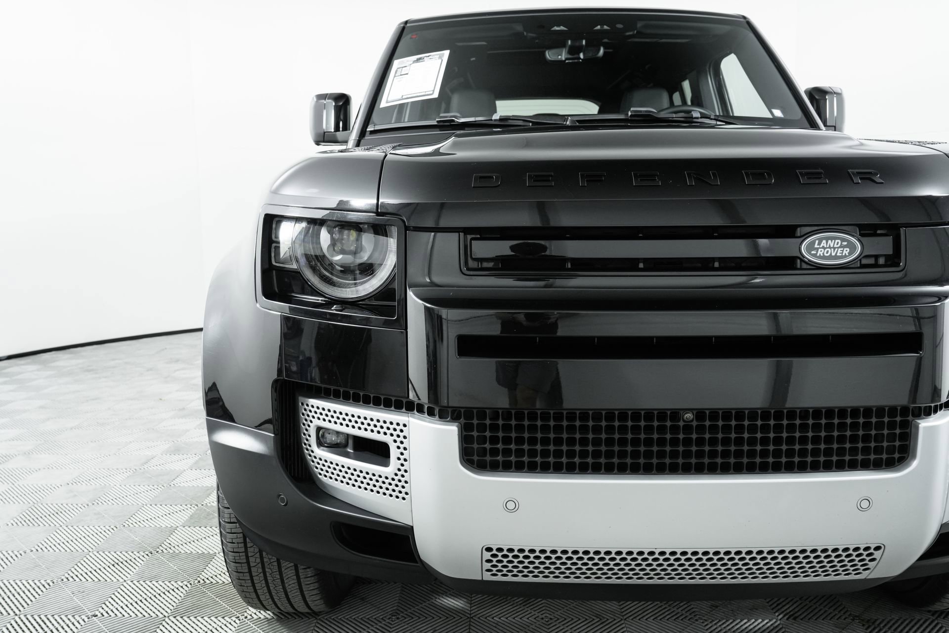 Used 2025 Land Rover Defender 110 S image 45