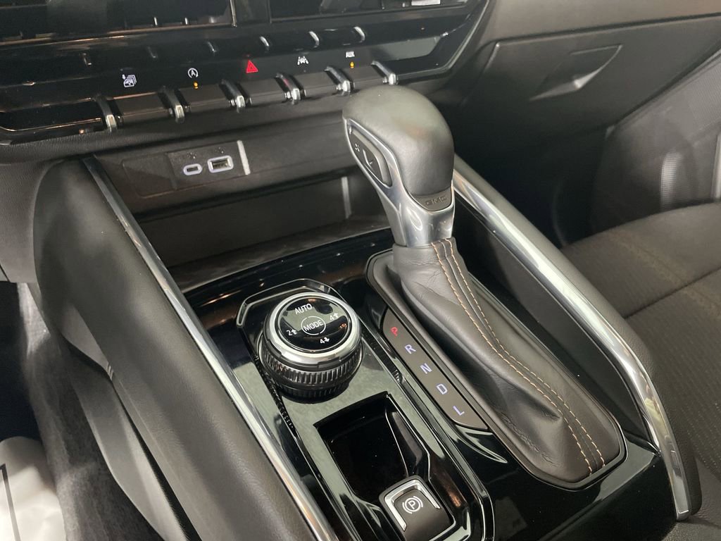 Used 2025 GMC Canyon AT4 image 16