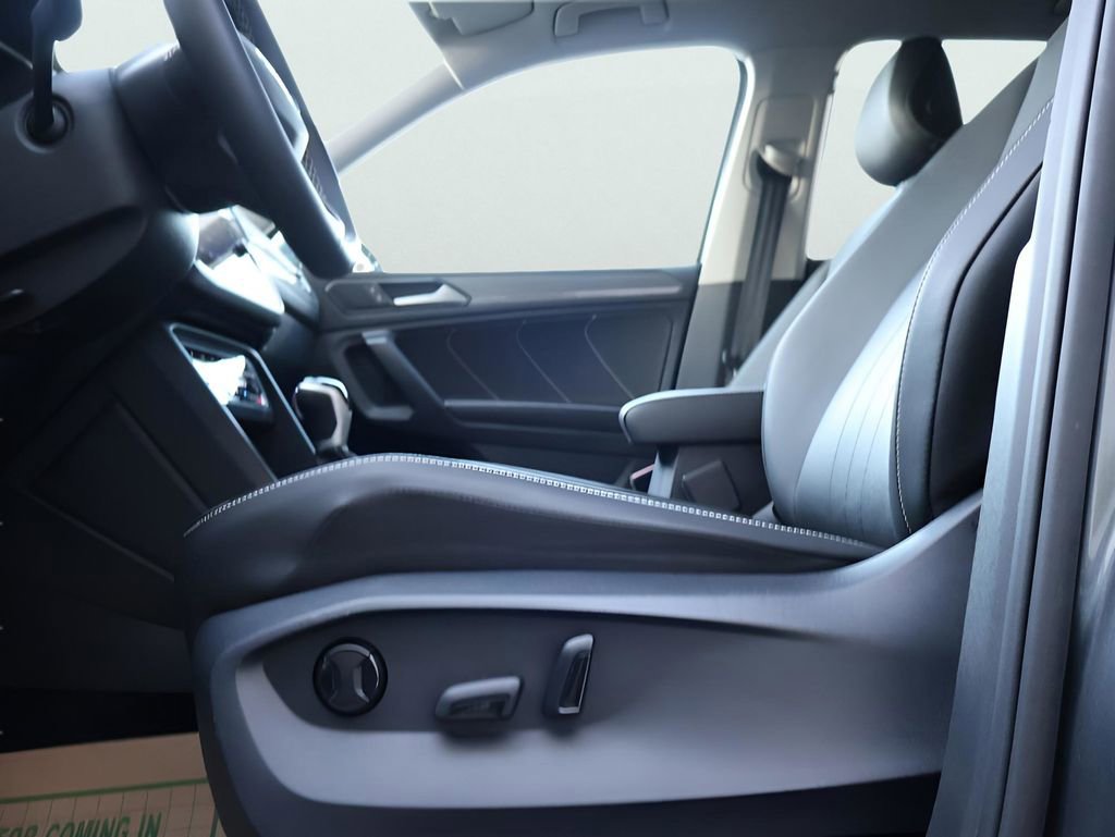 Used 2024 Volkswagen Tiguan SE image 37